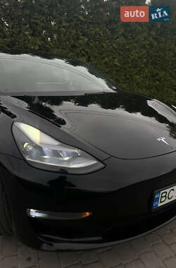 Седан Tesla Model 3 2022 в 