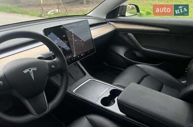 Седан Tesla Model 3 2022 в 