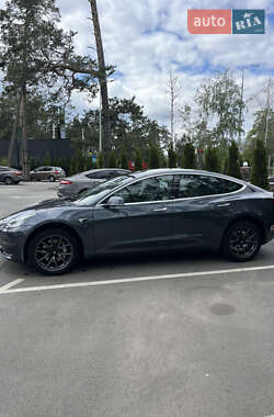 Седан Tesla Model 3 2019 в 