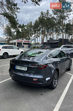 Седан Tesla Model 3 2019 в 