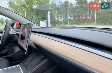 Седан Tesla Model 3 2022 в 