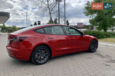 Седан Tesla Model 3 2022 в 