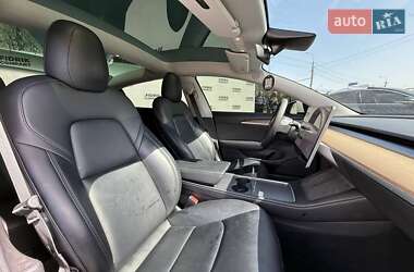 Седан Tesla Model 3 2021 в 