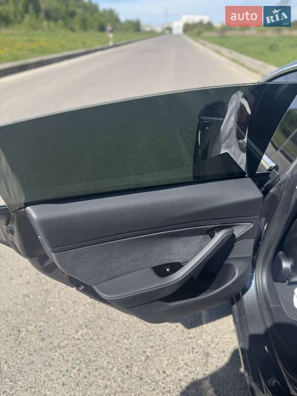 Седан Tesla Model 3 2020 в Львове