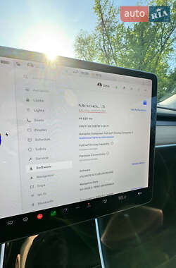 Седан Tesla Model 3 2019 в 