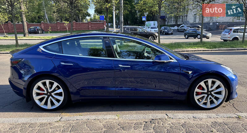 Седан Tesla Model 3 2019 в Києві