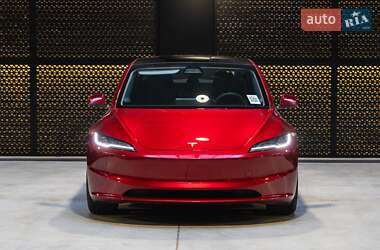 Седан Tesla Model 3 2024 в 