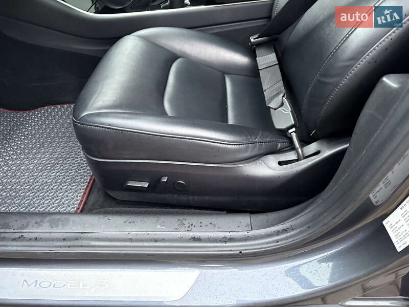 Седан Tesla Model 3 2019 в Коломые