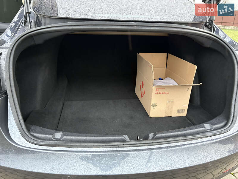 Седан Tesla Model 3 2019 в Коломые