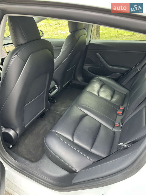 Седан Tesla Model 3 2020 в Житомире