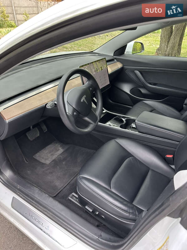 Седан Tesla Model 3 2020 в Житомире