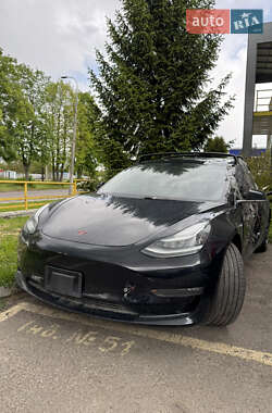 Седан Tesla Model 3 2018 в Ровно