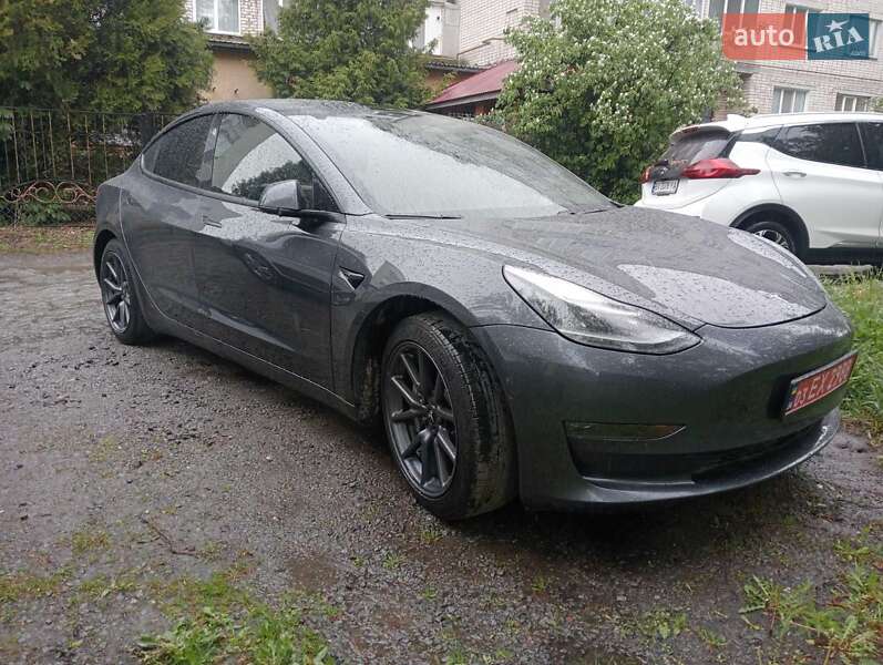 Седан Tesla Model 3 2021 в Шепетівці