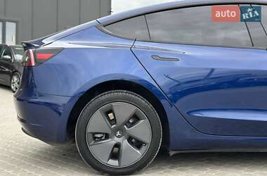 Седан Tesla Model 3 2023 в 