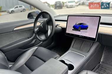 Седан Tesla Model 3 2023 в 