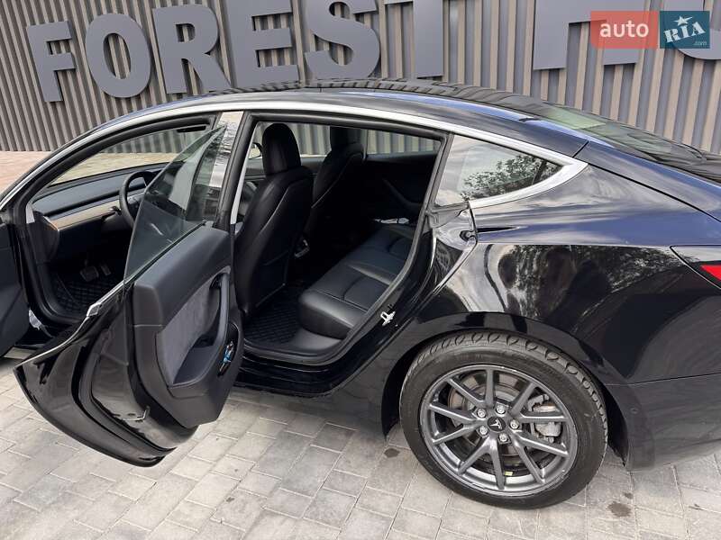 Седан Tesla Model 3 2019 в Виннице