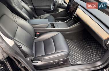 Седан Tesla Model 3 2019 в Виннице