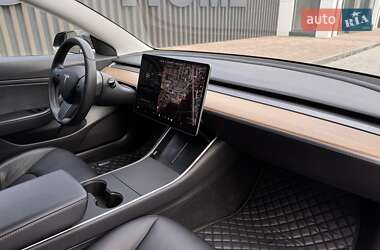 Седан Tesla Model 3 2019 в Виннице
