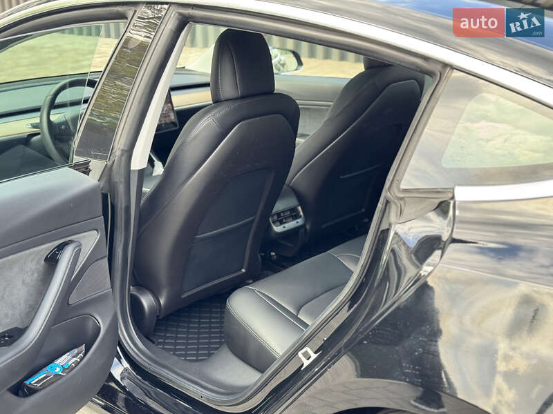 Седан Tesla Model 3 2019 в Виннице
