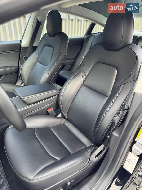 Седан Tesla Model 3 2019 в Виннице