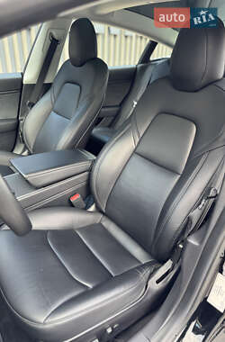 Седан Tesla Model 3 2019 в 