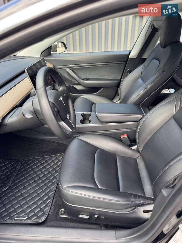 Седан Tesla Model 3 2019 в Виннице