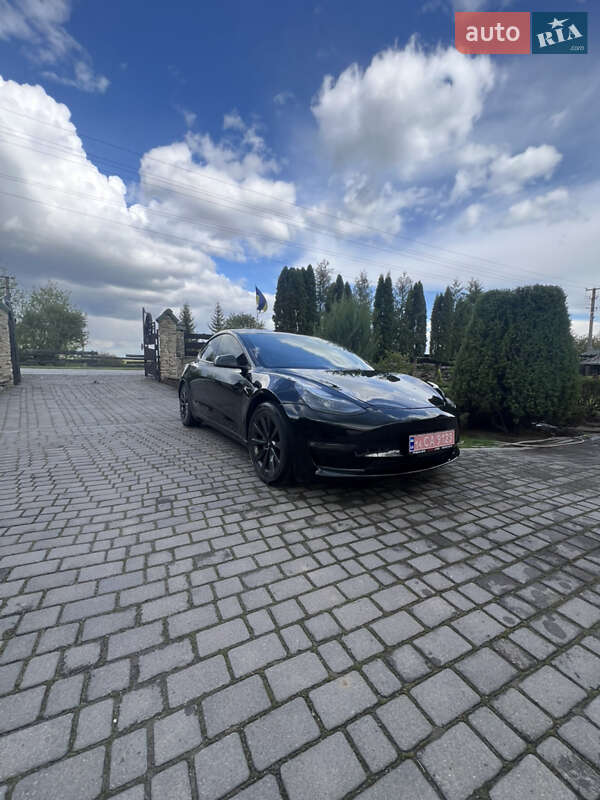Седан Tesla Model 3 2022 в Ровно