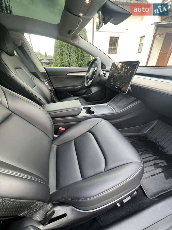 Седан Tesla Model 3 2022 в Ровно