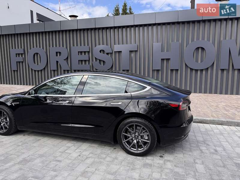 Седан Tesla Model 3 2019 в Виннице