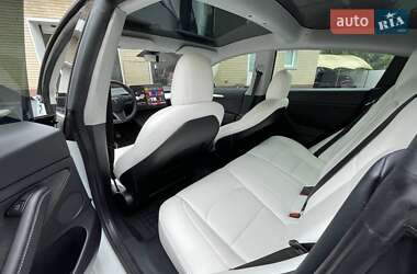 Седан Tesla Model 3 2021 в 