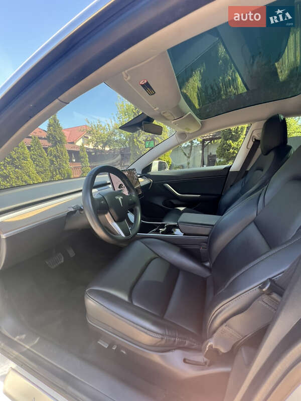 Седан Tesla Model 3 2019 в Ужгороде