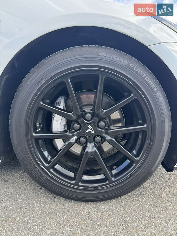 Седан Tesla Model 3 2019 в Києві
