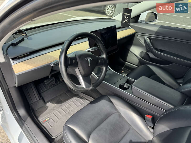 Седан Tesla Model 3 2019 в Києві