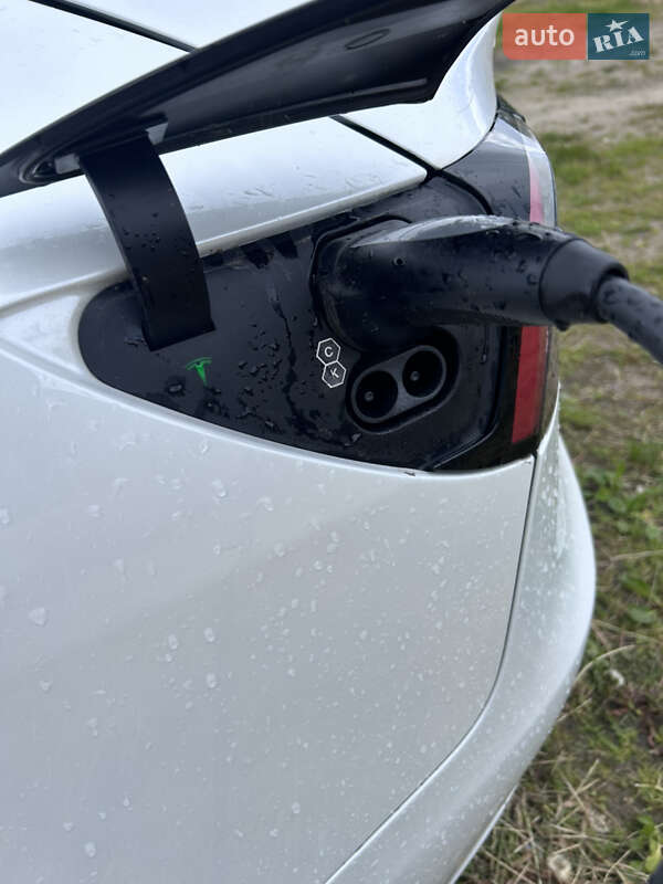 Седан Tesla Model 3 2021 в Львове
