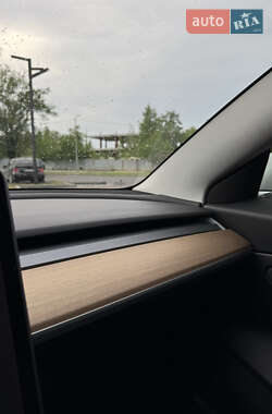 Седан Tesla Model 3 2020 в 