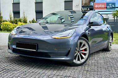 Седан Tesla Model 3 2022 в 