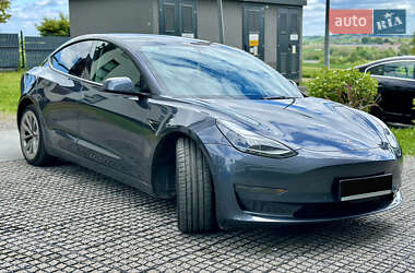 Седан Tesla Model 3 2022 в 