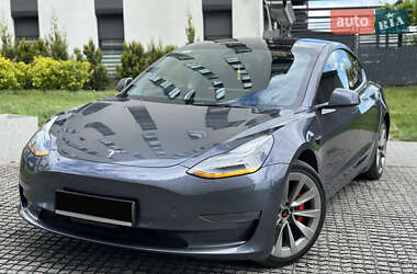 Седан Tesla Model 3 2022 в 