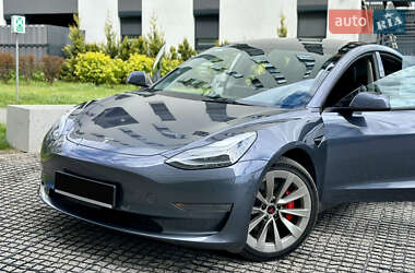 Седан Tesla Model 3 2022 в 