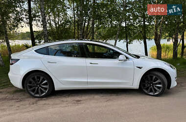 Седан Tesla Model 3 2020 в 
