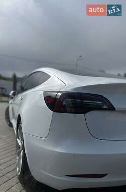 Седан Tesla Model 3 2020 в 