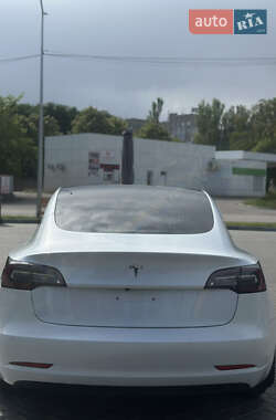 Седан Tesla Model 3 2020 в 