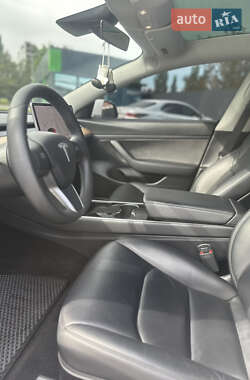 Седан Tesla Model 3 2020 в 