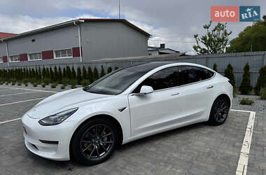 Седан Tesla Model 3 2020 в 