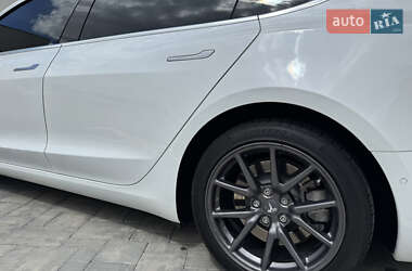 Седан Tesla Model 3 2020 в 