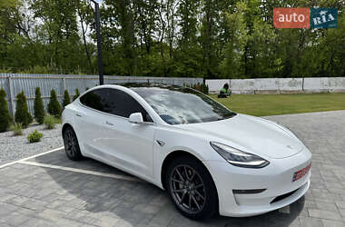 Седан Tesla Model 3 2020 в 