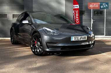 Седан Tesla Model 3 2023 в 