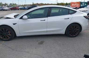 Седан Tesla Model 3 2021 в 