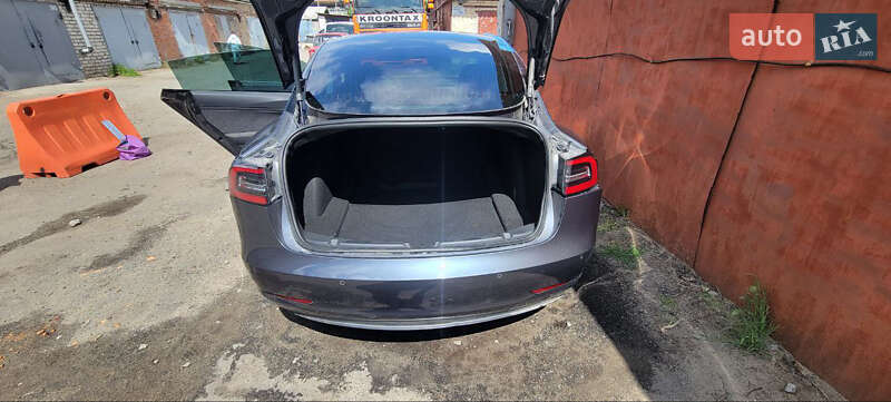 Седан Tesla Model 3 2018 в Києві