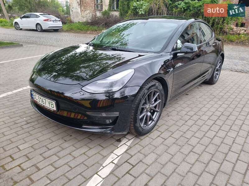Седан Tesla Model 3 2021 в 